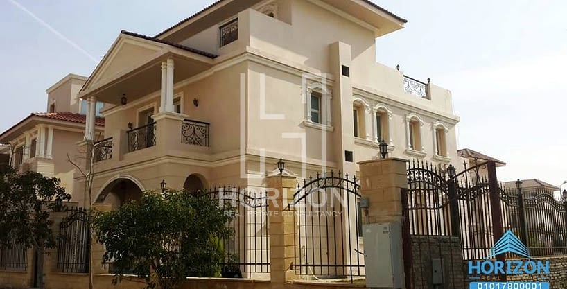 Villa for sale in Maxim compound New Cairo