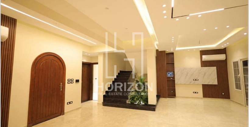 Town House for rent in Compound Hyde Park New Cairo