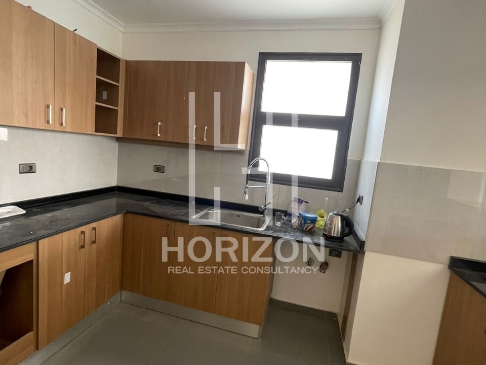 تاون كورنر للإيجار في كمبوند ميفيدا