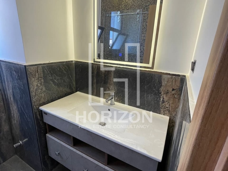 تاون كورنر للإيجار في كمبوند ميفيدا