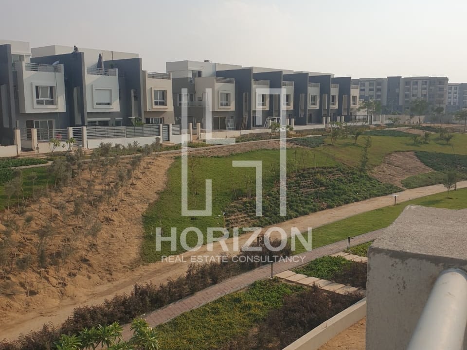 توين هاوس في كمبوند هايد بارك القاهرة الجديدة