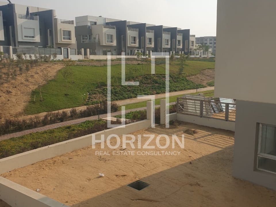 توين هاوس في كمبوند هايد بارك القاهرة الجديدة