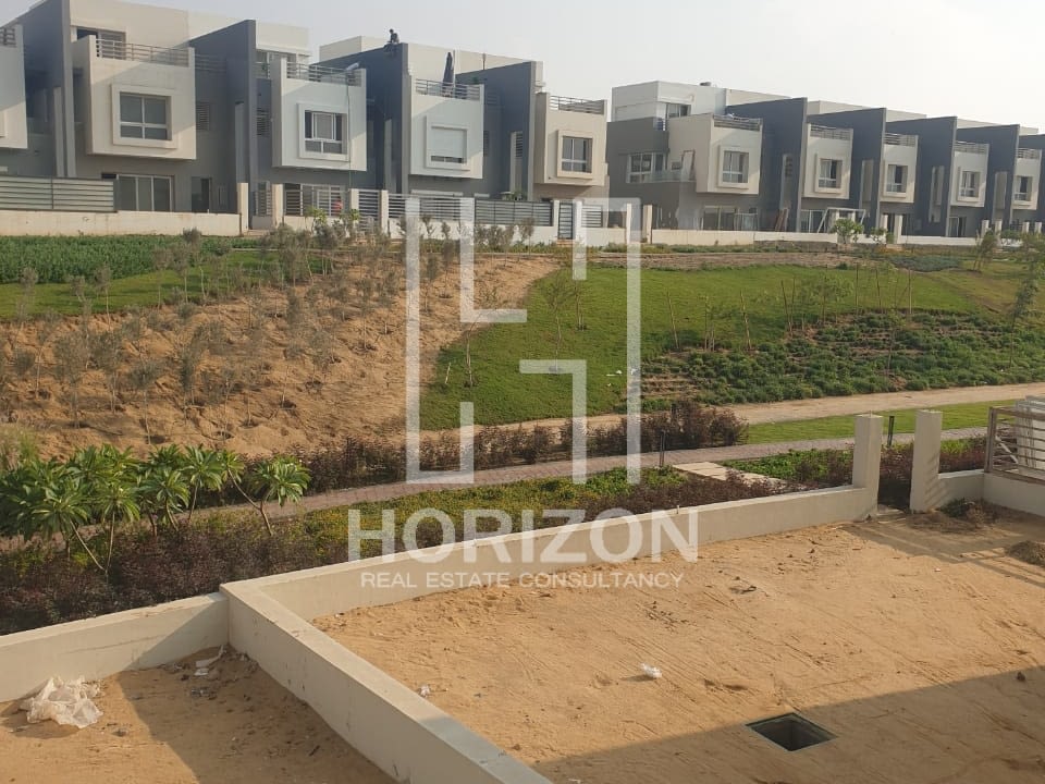 توين هاوس في كمبوند هايد بارك القاهرة الجديدة