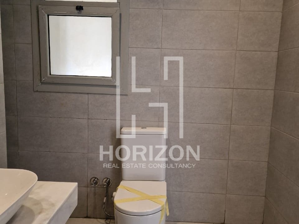 شقة في كمبوند فيلدج جيت القاهرة الجديدة