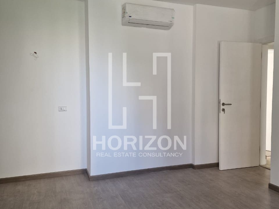 شقة في كمبوند فيلدج جيت القاهرة الجديدة