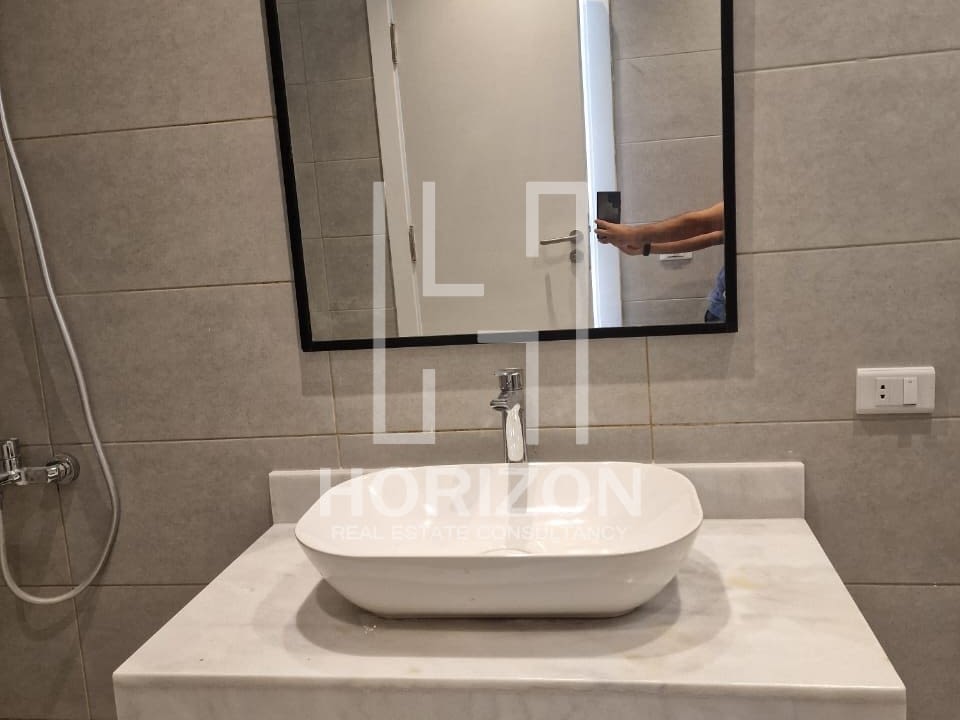 شقة في كمبوند فيلدج جيت القاهرة الجديدة