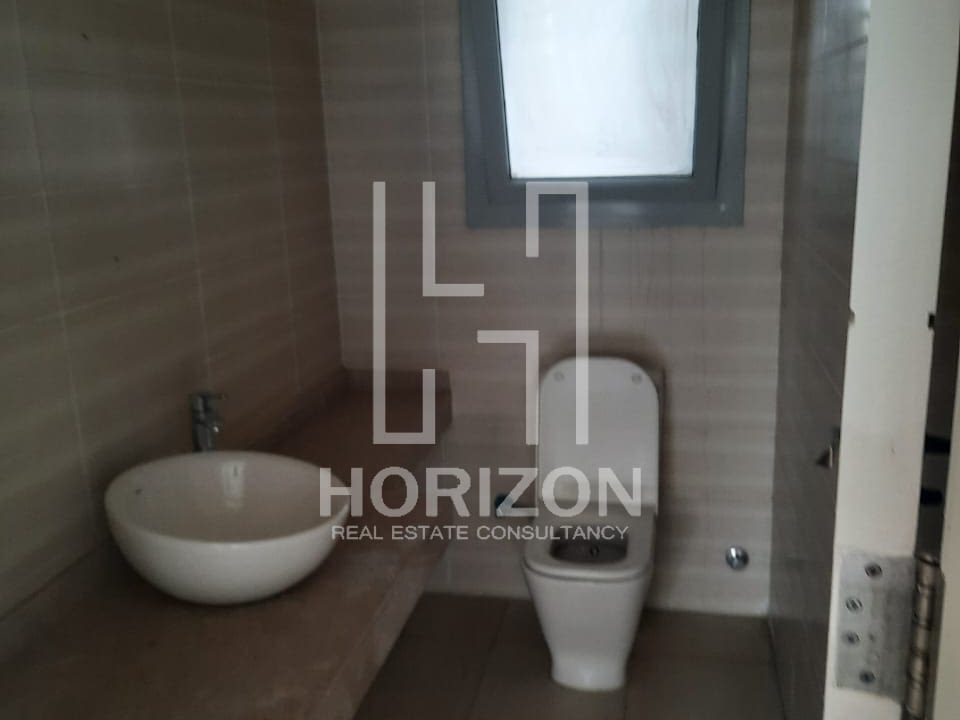 بنتهاوس للايجار في كمبوند فيلدج جيت بالم هيلز التجمع الخامس القاهرة الجديدة