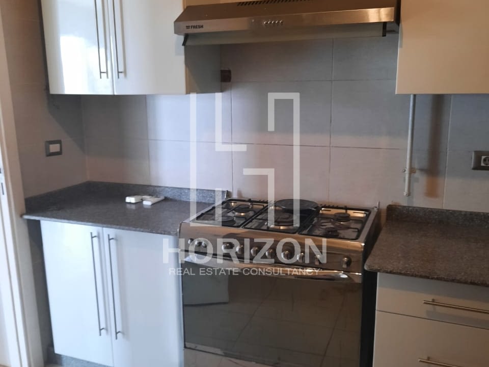 بنتهاوس للايجار في كمبوند فيلدج جيت بالم هيلز التجمع الخامس القاهرة الجديدة