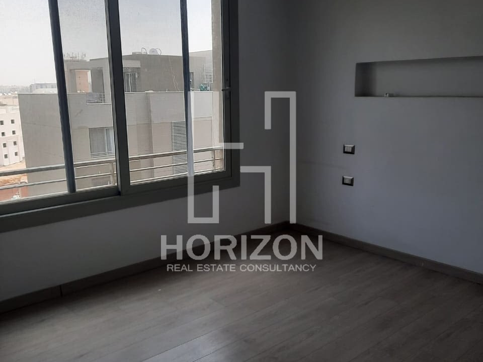 بنتهاوس للايجار في كمبوند فيلدج جيت بالم هيلز التجمع الخامس القاهرة الجديدة