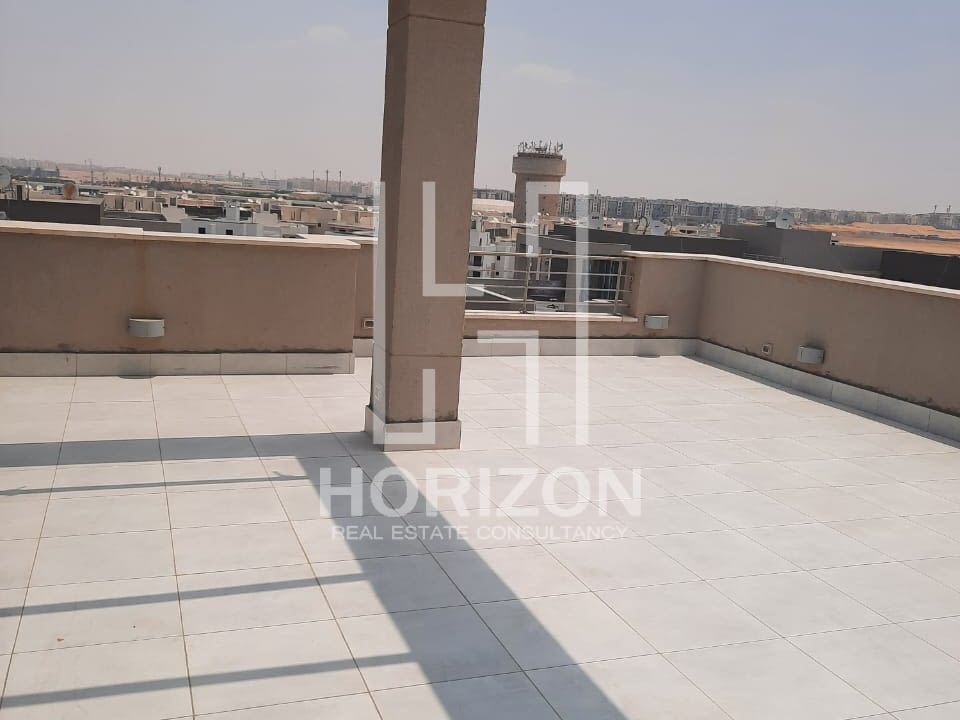 بنتهاوس للايجار في كمبوند فيلدج جيت بالم هيلز التجمع الخامس القاهرة الجديدة