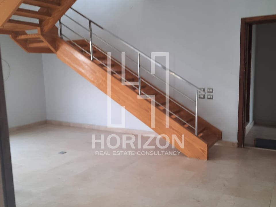 بنتهاوس للايجار في كمبوند فيلدج جيت بالم هيلز التجمع الخامس القاهرة الجديدة