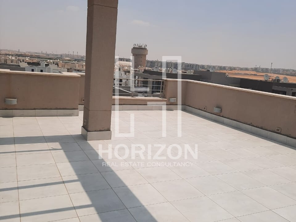 بنتهاوس للايجار في كمبوند فيلدج جيت بالم هيلز التجمع الخامس القاهرة الجديدة