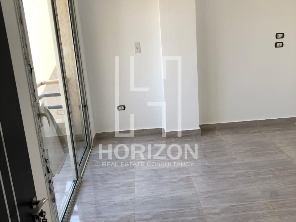 للإيجار شقة في كمبوند ذا سكوير التجمع الخامس القاهرة الجديدة جولدن سكوير