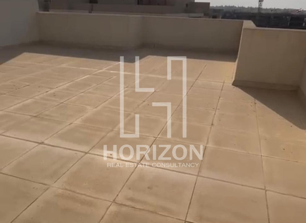 Penthouse for rent in Fifth Square AlMarasem New Cairo (2)