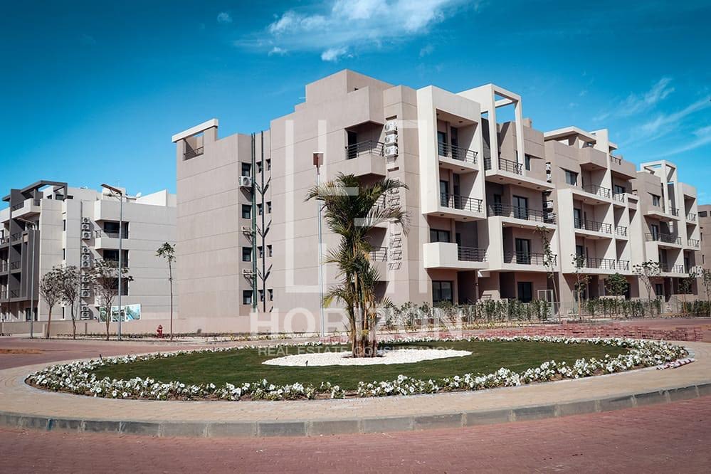 شقة للبيع فى كمبوند فيفث سكوير المراسم